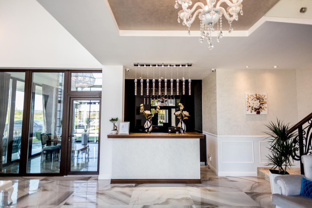 J'Adore Boutique Hotel ルゴジ エクステリア 写真