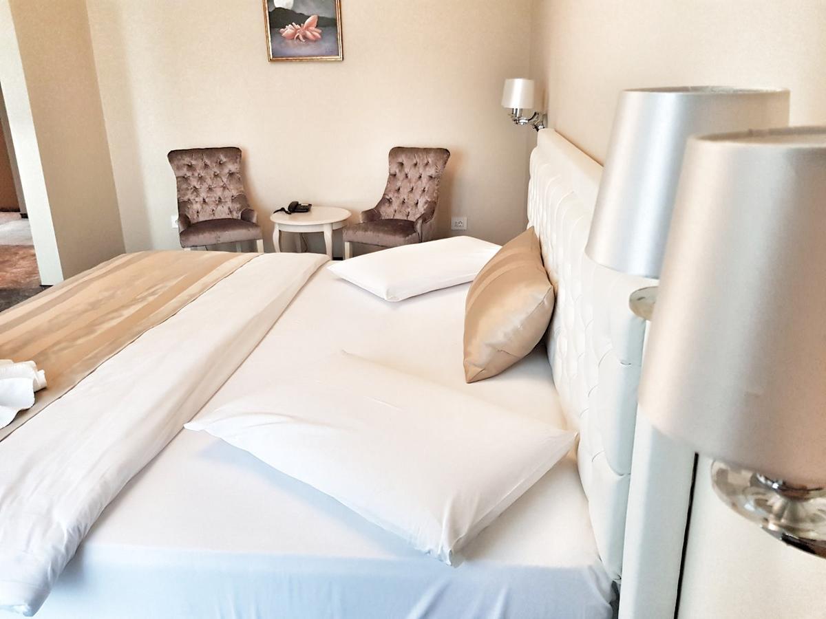 J'Adore Boutique Hotel ルゴジ エクステリア 写真